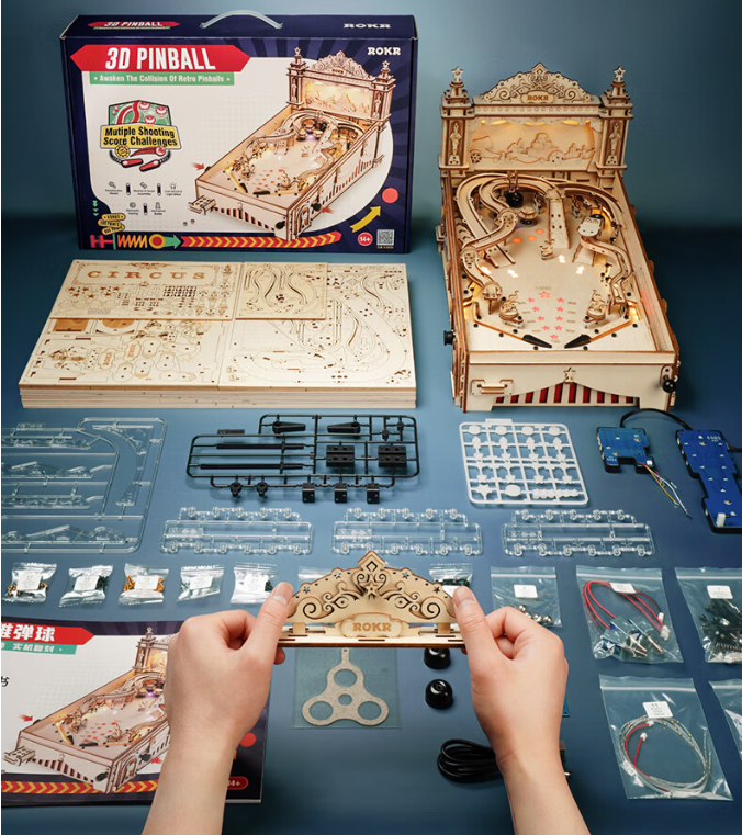 Three-dimensional pinball